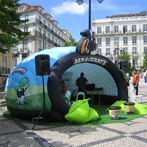 An example of inflatable structure with captive air: The inflatable dome completely personalized with the colors of the famous Ben &amp; Jerry&#039;s ice creams.