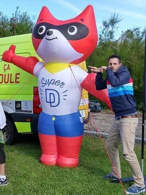 En tant que concepteurs et spécialistes des structures gonflables, 
nous sommes en mesure de vous fournir des structures sur mesures, tels que cette belle mascotte gonflable utilisée lors du Tour de France. 
